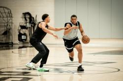 开云体育官网-NBA全明星球员们新赛季训练备战