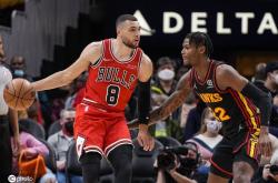 开云官网-小牛击败老鹰，德罗赞表现出色