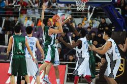 开云平台-雄鹿主场大胜绿军，取得五连胜