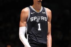 开云平台-森林狼客场力克马刺，取得三连胜