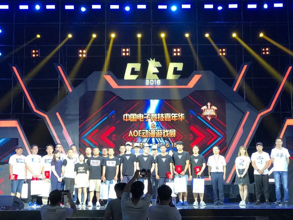 真正同台竞技，实力对决如何收场