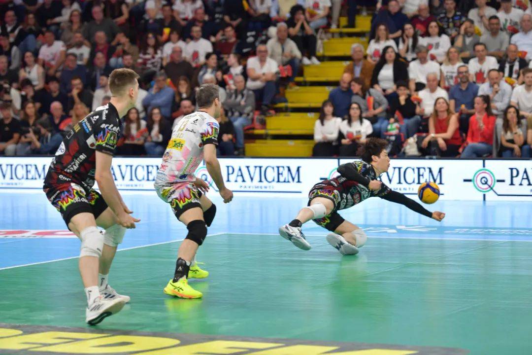 佩鲁贾球员备赛全力,秋季联赛备战 佩鲁贾球员备赛全力,秋季联赛备战