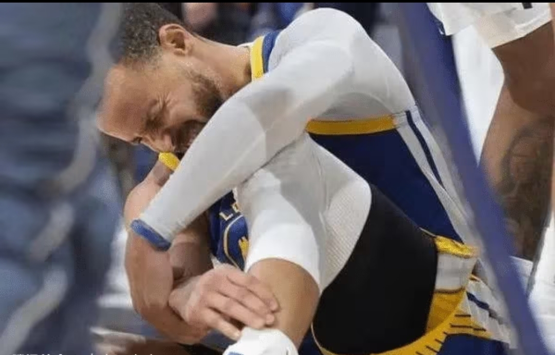 骑士遭灰熊逆转惨遭五连败，詹姆斯独砍分难救主