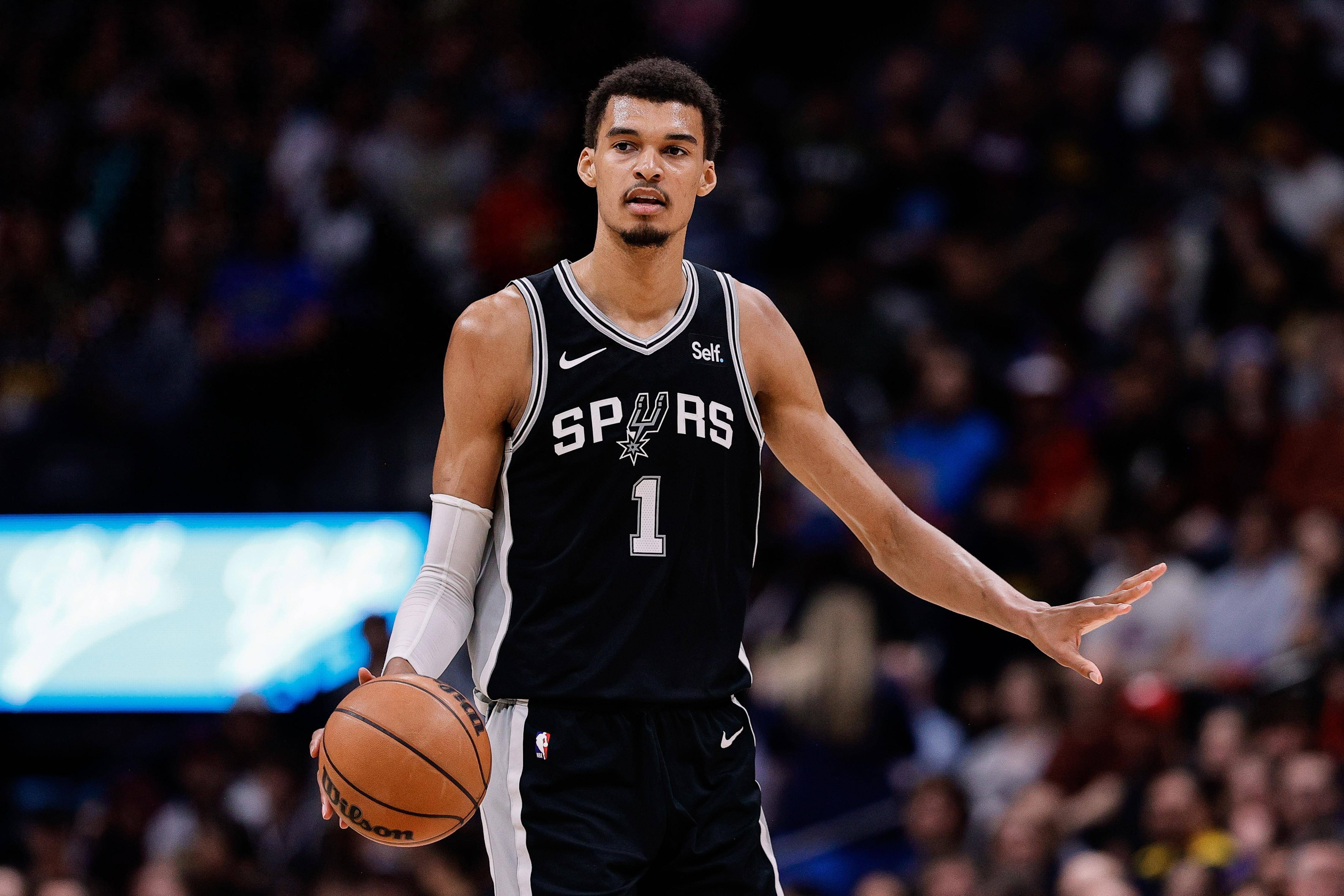 马刺击败魔术迎来两连胜