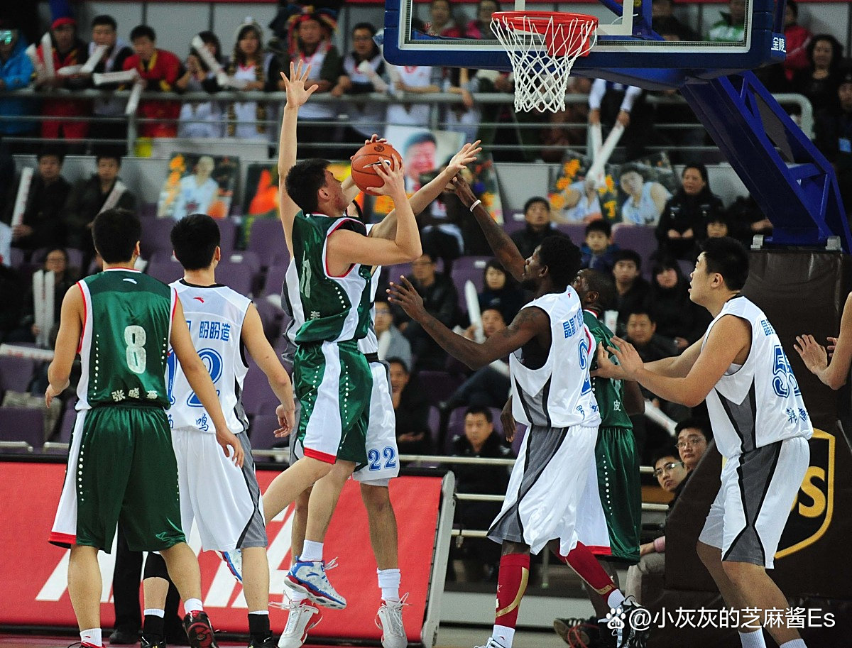 雄鹿主场大胜绿军，取得五连胜