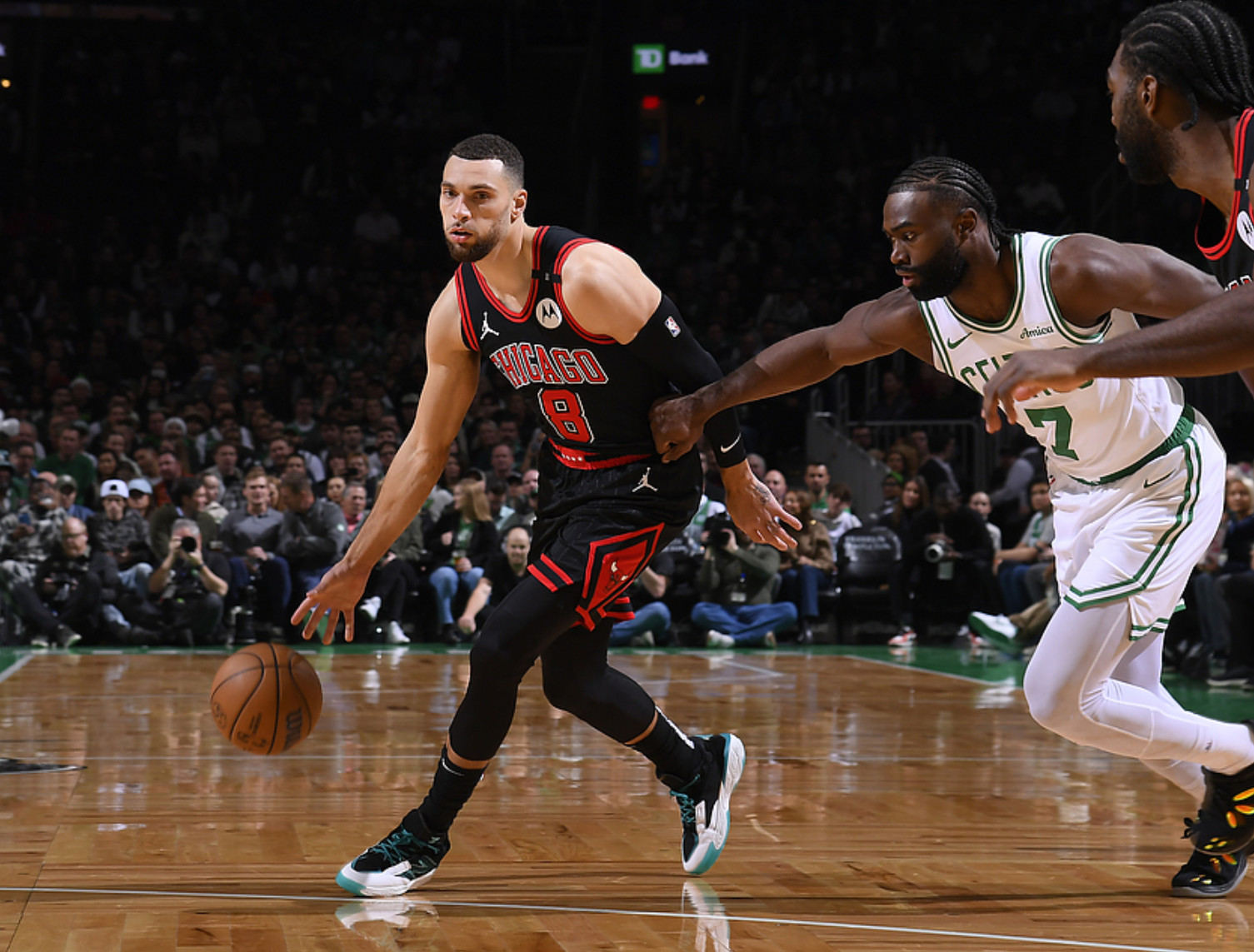 公牛逆转爵士，拉文绝杀关键球